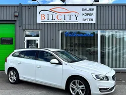 Vit Begagnad 2017 Volvo V60 Momentum Kombi | 159 900 kr (Bra pris)