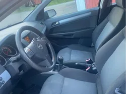 Blå Begagnad 2005 Opel Astra Kombi | 27 000 kr (Marknadspris)