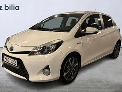 Vit Begagnad 2014 Toyota Yaris Hybrid Edition Halvkombi | 129 800 kr (Marknadspris)