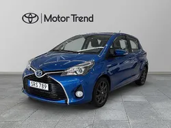 Blå Begagnad 2016 Toyota Yaris Hybrid Active Halvkombi | 129 900 kr (Marknadspris)