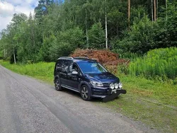 Blå Begagnad 2017 VW Caddy Minibuss | 120 000 kr (Lite dyr)
