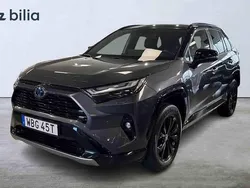 Grå Begagnad 2024 Toyota RAV4 Hybrid SUV | 429 900 kr (Bra pris)