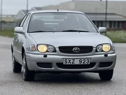 Ljusgrå Begagnad 2001 Toyota Corolla Halvkombi | 39 900 kr (Marknadspris)