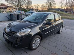 Svart Begagnad 2010 Renault Clio R.S. Halvkombi | 34 900 kr (Marknadspris)