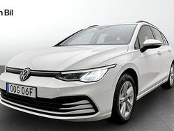 Pure white Begagnad 2024 VW Golf VIII Kombi | 289 900 kr (Marknadspris)