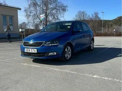 Blå Begagnad 2016 Skoda Fabia Elegance Halvkombi | 100 000 kr (Marknadspris)