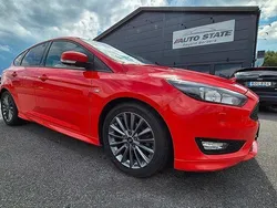 Röd Begagnad 2016 Ford Focus ST-Line Halvkombi | 94 900 kr (Marknadspris)