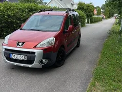 Röd Begagnad 2009 Peugeot Partner Tepee Minibuss | 30 000 kr