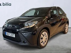 Svart Begagnad 2022 Toyota Aygo X-play Halvkombi | 139 900 kr (Marknadspris)