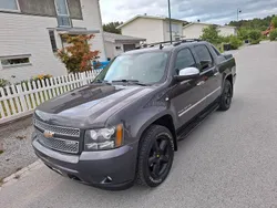 Mörkgrå (gråmetallic ) Begagnad 2011 Chevrolet Avalanche LTZ Van | 159 000 kr