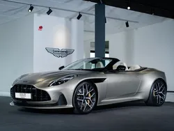 Grön Begagnad 2024 Aston Martin DB12 Cab | 2 995 000 kr