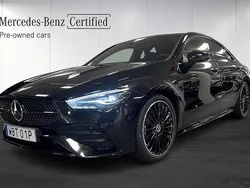 Svart Begagnad 2024 Mercedes CLA200 AMG | 389 000 kr (Marknadspris)