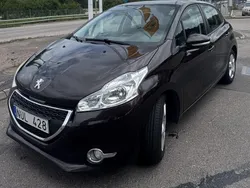 Svart Begagnad 2012 Peugeot 208 Halvkombi | 50 000 kr (Marknadspris)