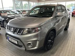 Mörkgrå (grå metallic) Begagnad 2016 Suzuki Vitara SUV | 134 900 kr (Marknadspris)