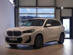 Vit Begagnad 2024 BMW X1 Comfort Edition SUV | 539 900 kr (Marknadspris)