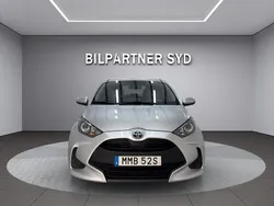 Silver Begagnad 2020 Toyota Yaris Hybrid Active Halvkombi | 169 900 kr (Marknadspris)