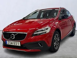 Röd Begagnad 2018 Volvo V40 CC Kombi | 229 900 kr (Marknadspris)