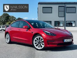 Röd Begagnad 2022 Tesla Model 3 Long Range AWD Sedan | 389 000 kr (Dyr)