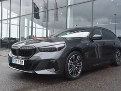 Grå Begagnad 2024 BMW 530e M Sport Kombi | 729 900 kr (Lite dyr)