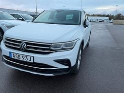 Vit Begagnad 2022 VW Tiguan Elegance SUV | 349 000 kr (Marknadspris)