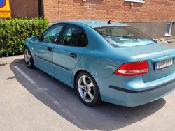 Blå Begagnad 2004 Saab 9-3 Sedan | 14 900 kr (Marknadspris)