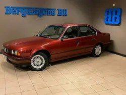 Mörkröd Begagnad 1993 BMW 518 Sedan | 99 900 kr