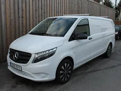 Vit Begagnad 2024 Mercedes Vito Minibuss | 489 900 kr