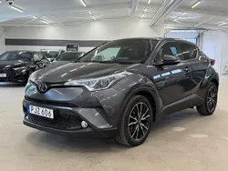 Mörkgrå (grå) Begagnad 2017 Toyota C-HR Multidrive S SUV | 174 900 kr (Marknadspris)