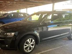 Svart Begagnad 2015 Skoda Octavia Scout Kombi | 169 000 kr (Marknadspris)