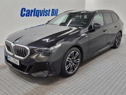 Svart (safirsvart metallic) Begagnad 2025 BMW 530e M Sport Kombi | 679 000 kr (Marknadspris)