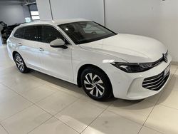 Vit (pure white) Begagnad 2024 VW Passat Business Kombi | 334 000 kr (Lite dyr)