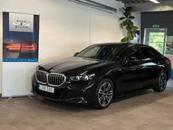 Svart Begagnad 2023 BMW 520 M Sport Sedan | 559 000 kr