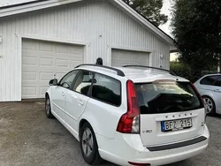 Vit Begagnad 2010 Volvo V50 Momentum Kombi | 50 000 kr (Marknadspris)
