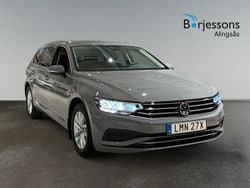 Grå Begagnad 2023 VW Passat Business Kombi | 264 900 kr (Marknadspris)