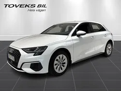 Vit (ibisvit) Begagnad 2023 Audi A3 e-tron Proline Halvkombi | 319 000 kr (Marknadspris)
