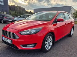 Röd Begagnad 2014 Ford Focus Titanium Kombi | 64 900 kr (Marknadspris)