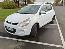 Vit Begagnad 2011 Hyundai i20 Select Halvkombi | 50 000 kr (Lite dyr)