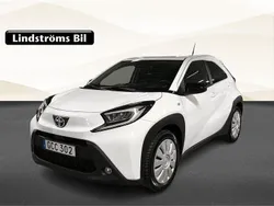 Vit Begagnad 2022 Toyota Aygo Comfort Halvkombi | 174 900 kr (Marknadspris)
