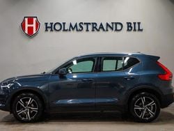Blå Begagnad 2022 Volvo XC40 Momentum SUV | 289 800 kr (Marknadspris)