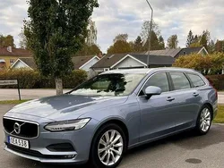 Blå Begagnad 2017 Volvo V90 Momentum Kombi | 198 000 kr (Marknadspris)