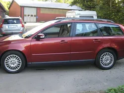 Röd Begagnad 2007 Volvo V50 Summum Kombi | 58 900 kr (Marknadspris)