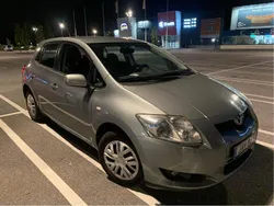 Grå Begagnad 2008 Toyota Auris Halvkombi | 56 000 kr (Marknadspris)