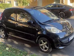 Svart Begagnad 2009 Peugeot 107 Halvkombi | 28 500 kr (Marknadspris)