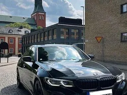 Svart Begagnad 2020 BMW 320 Shadowline Sedan | 329 500 kr (Marknadspris)
