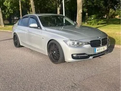 Röd Begagnad 2010 BMW 320 Comfort Edition Sedan | 99 500 kr