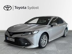 Ljusbrun (brun) Begagnad 2020 Toyota Camry Hybrid Executive Sedan | 279 000 kr (Marknadspris)