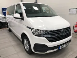 Vit Begagnad 2022 VW Caravelle Comfortline Minibuss | 425 000 kr (Marknadspris)