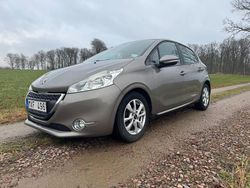 Ljusgrå Begagnad 2012 Peugeot 208 Halvkombi | 49 900 kr (Marknadspris)