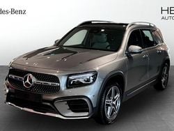 Mörkgrå (grey) Ny 2025 Mercedes GLB200 AMG Line Premium SUV | 542 600 kr