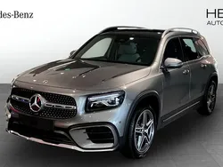 Mörkgrå (grey) Ny 2025 Mercedes GLB200 AMG Line Premium SUV | 542 600 kr